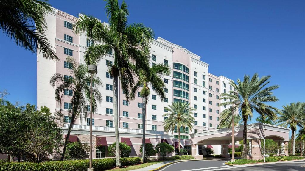 Exterior view, DoubleTree by Hilton Hotel Sunrise - Sawgrass Mills in Fort Lauderdale (FL)