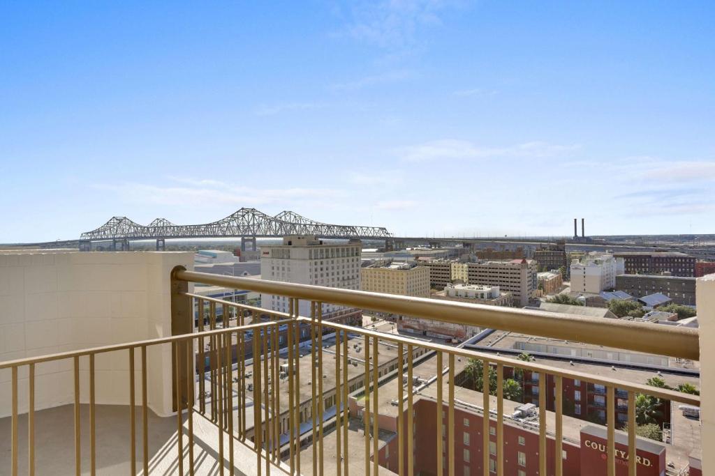 エンバシー スイーツ バイ ヒルトン ニュー オーリンズ (Embassy Suites by Hilton New Orleans) 外観