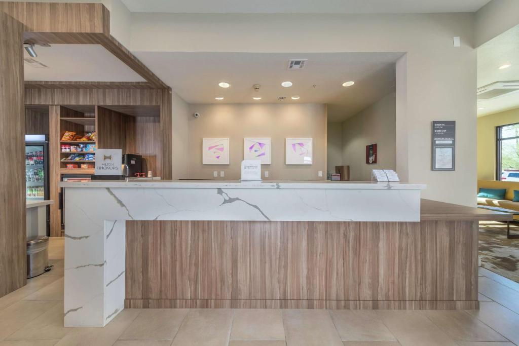 ヒルトン ガーデン イン ホテル (Hilton Garden Inn Phoenix Airport) フロント・ロビー