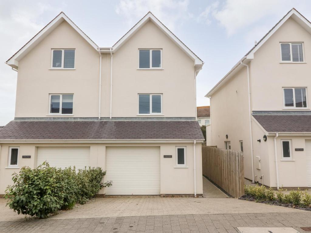 3 Lon Y Dryw, Holyhead