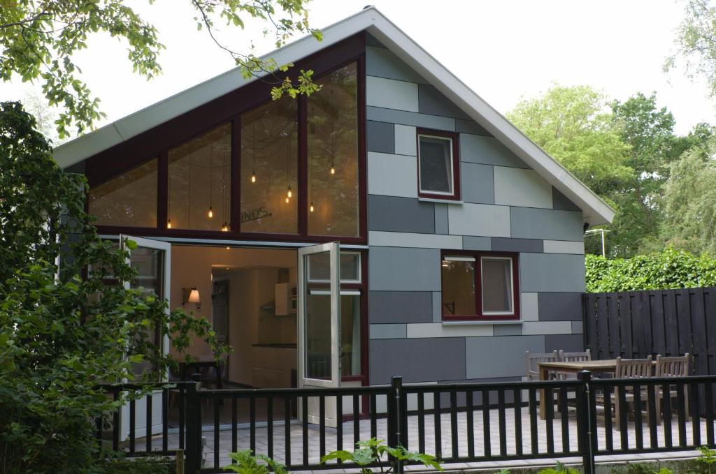 DINOS Bed&amp;Breakfast - Private Guesthouse — Hotel in Eelderwolde