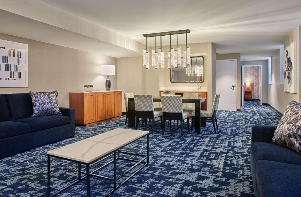 เอ็มบาสซี สวีท บาย ฮิลตัน วอชิงตันดีซี คอนเวนชั่น เซ็นเตอร์ (Embassy Suites by Hilton Washington DC Convention Center)