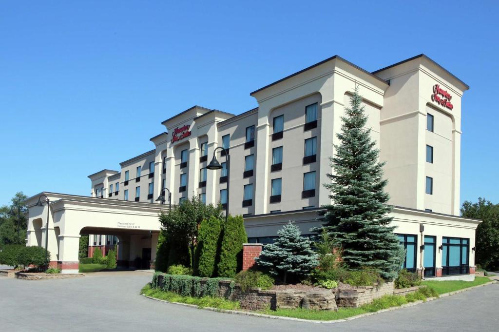 Hampton Inn and Suites Laval Quebec photo