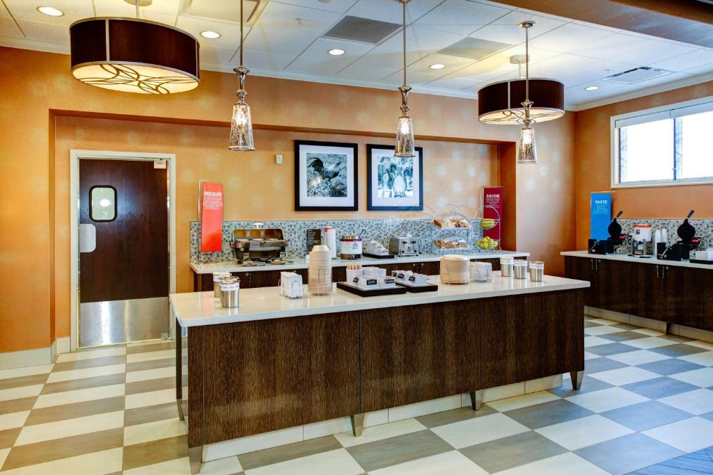Hampton Inn & Suites Columbus 館内設備