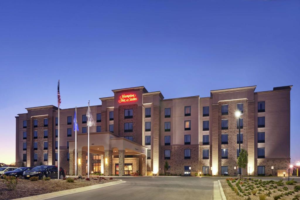 Hampton Inn and Suites Milwaukee/Franklin photo