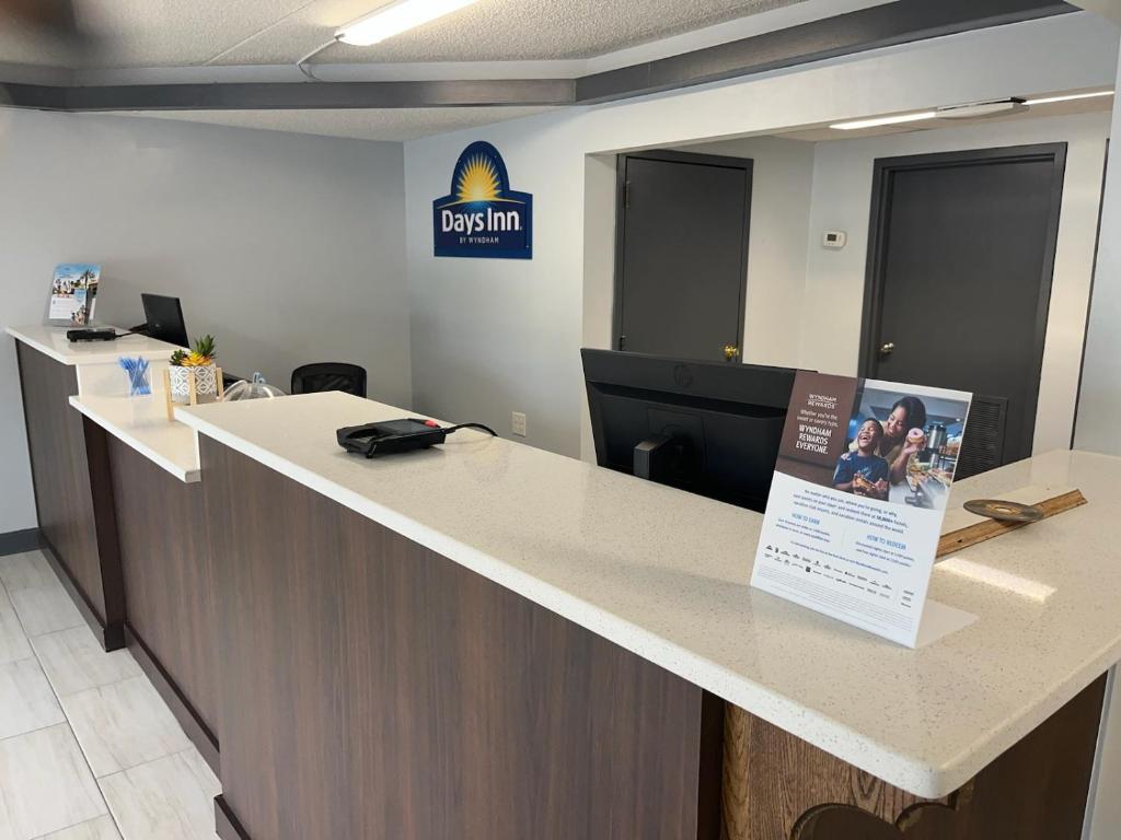Days Inn by Wyndham Farmville photo
