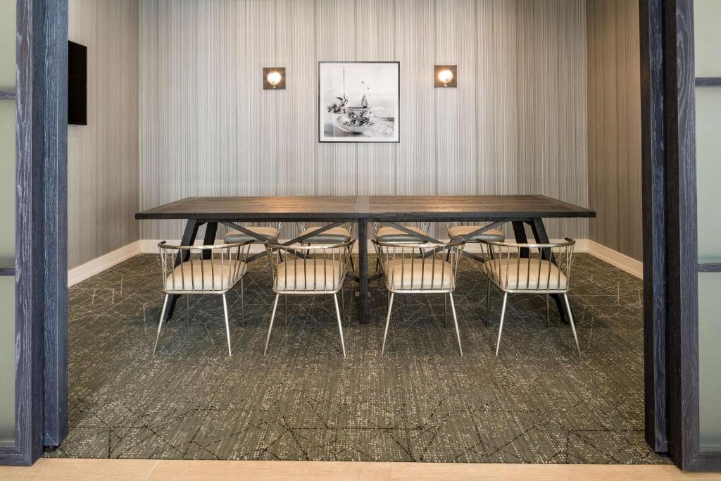 Boston DoubleTree by Hilton Boston Logan Airport Chelsea Additional