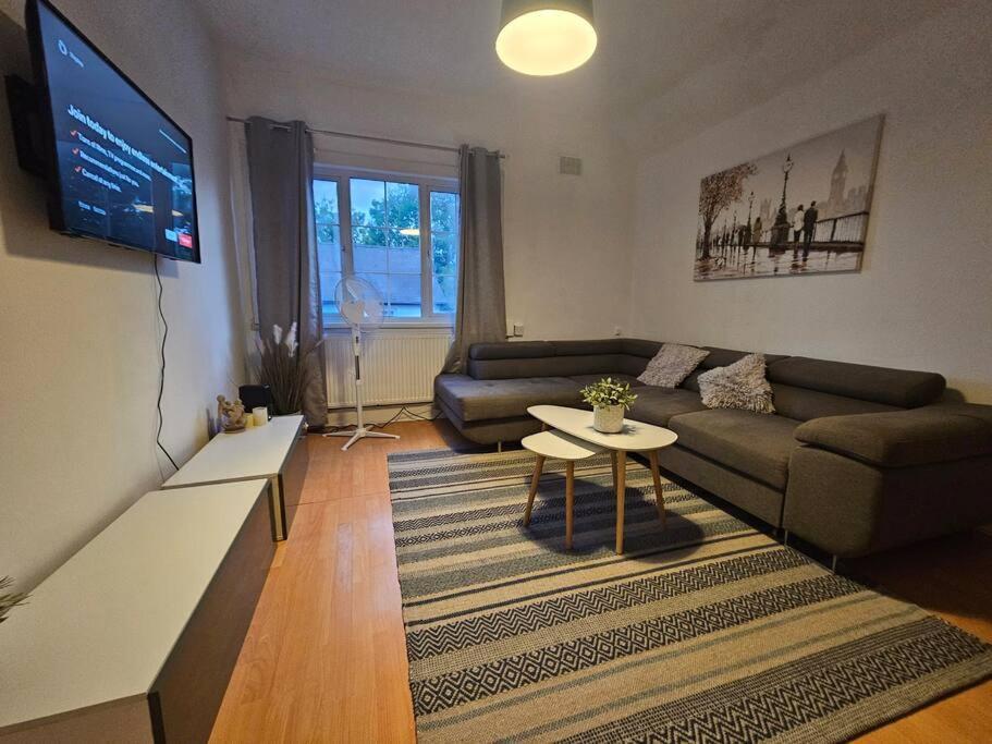 Stylish 2 Bed Apt - Harry Potter/ Leavesden Studios/Watford/Hemel Hempstead - Families/Professionals & Contractors Welcome - Serviced Accomodation, Sarratt