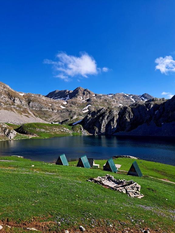 Kapetanovo jezero, Mountain cottage Captain's Lake - 1