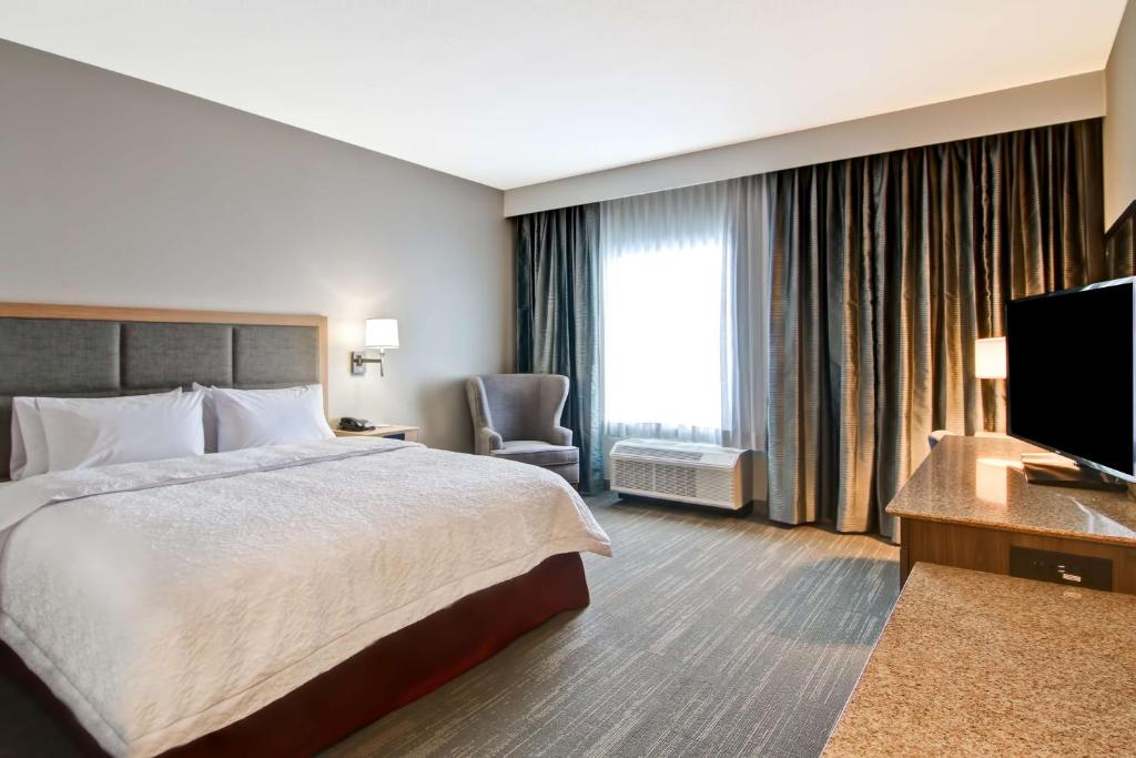 Hampton Inn & Suites by Hilton Grande Prairie photo