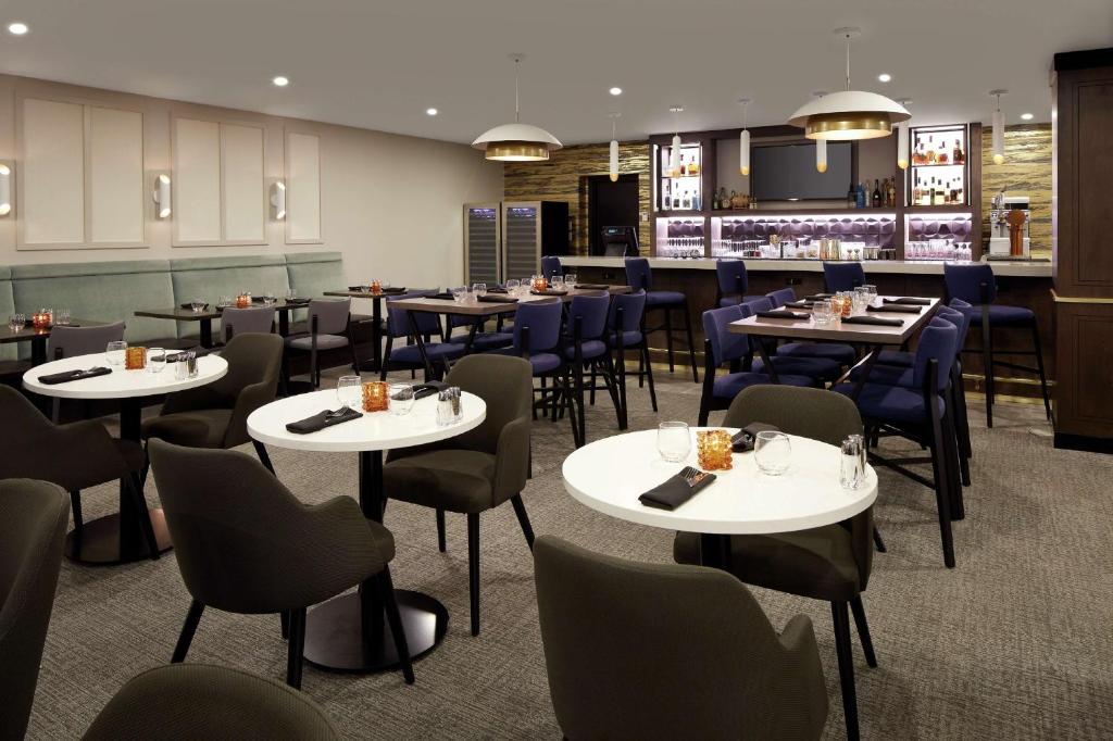 ダブルツリー バイ ヒルトン モントリオール エアポート - Dining image