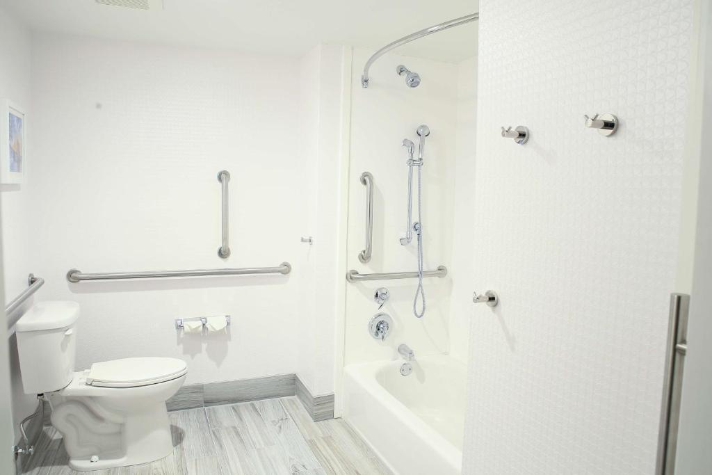 Hampton Inn & Suites Mount Laurel/Moorestown photo