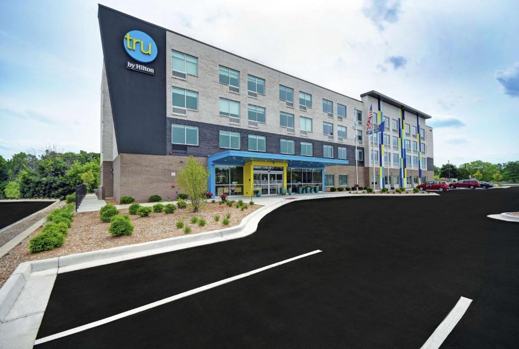 Tru by Hilton Grand Rapids Airport photo