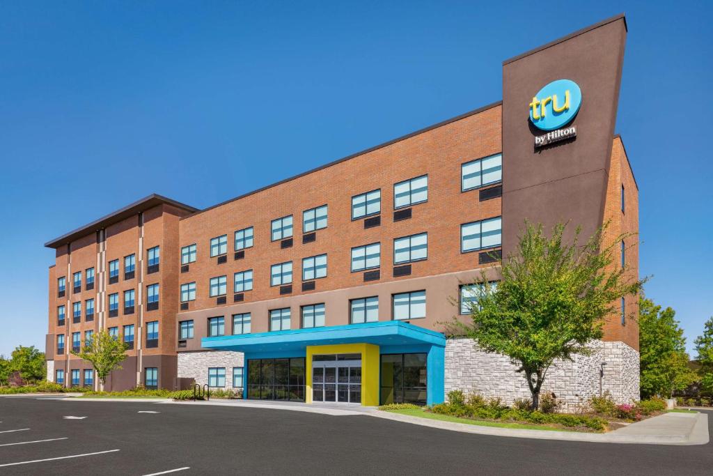 Tru by Hilton  Lawrenceville Atlanta I-85 Sugarloaf photo