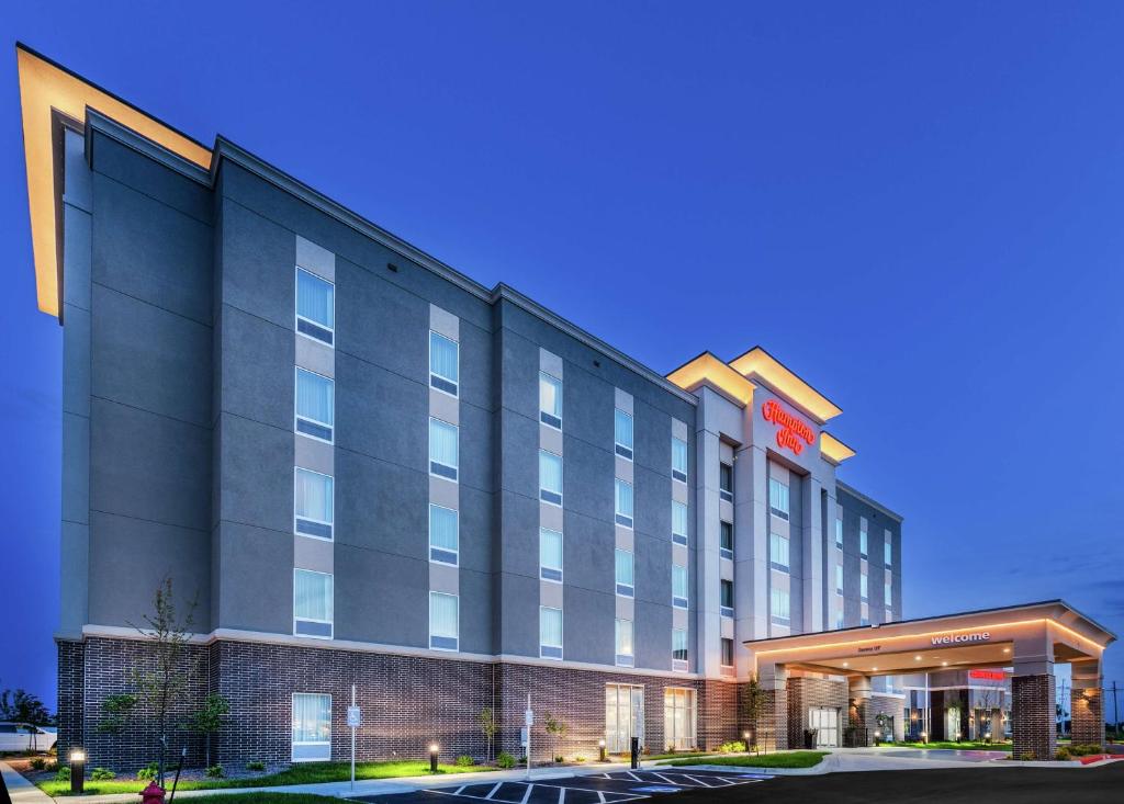 Hampton Inn by Hilton Gardner Convention Center photo