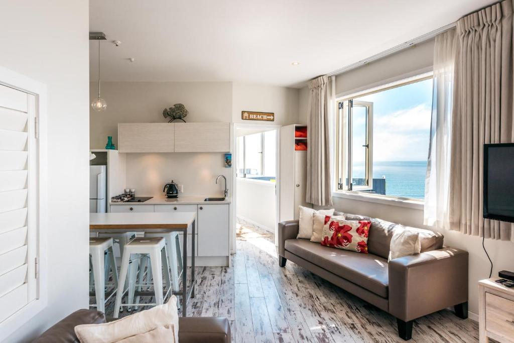 Oneroa Central - Coast & Country, Oneroa