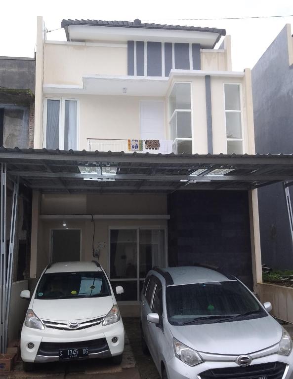 Villa 74 m² dengan 3 kamar tidur dan 2 kamar mandi pribadi di Batu (Cordoba D-5 Villa Mewah Murah Batu Malang)