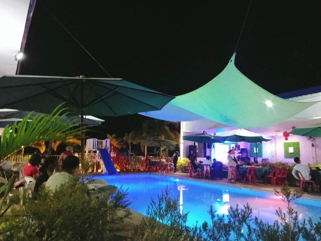 Hideaways Restobar and Resort