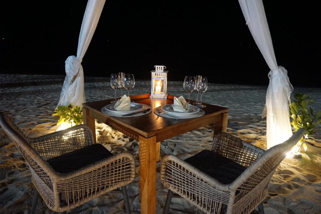 Restaurant, The Fair House Beach Resort and Hotel  in Koh Samui