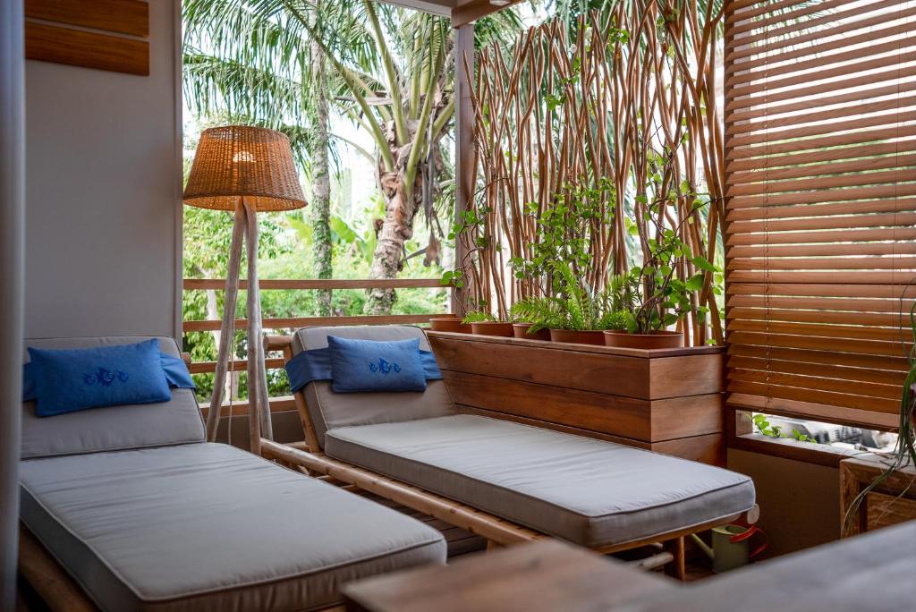 Shared lounge/TV area