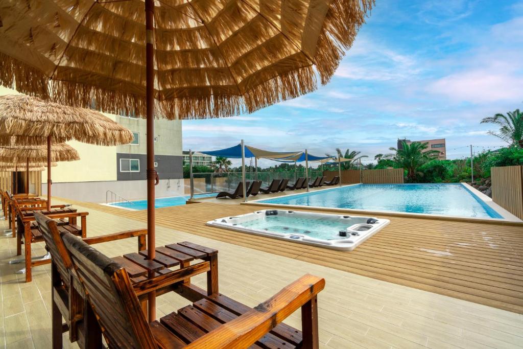 Spring and Autumn Hotel&amp;Resort — Hotel in Jeju