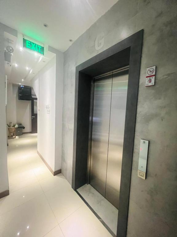 oxy suites G-01 at Shop House Meisterstadt Pollux Habibie