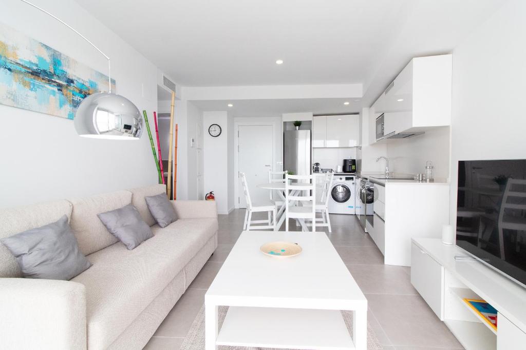 Global Vacacional, Apartamento con terraza, vistas al mar y a la piscina - 3