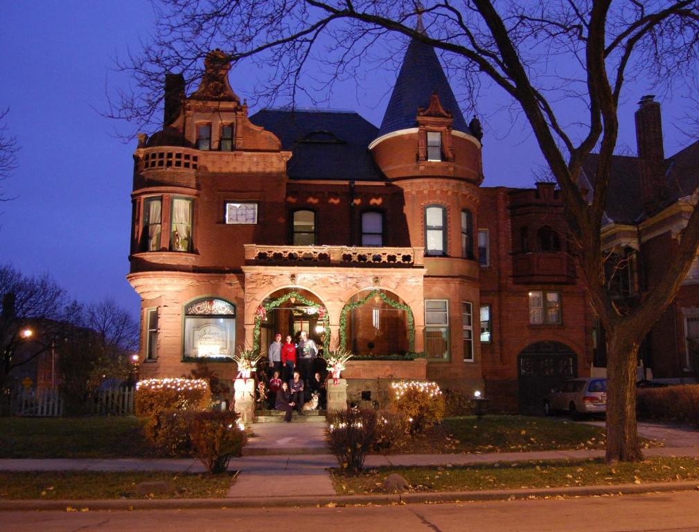Schuster Mansion Bed & Breakfast photo