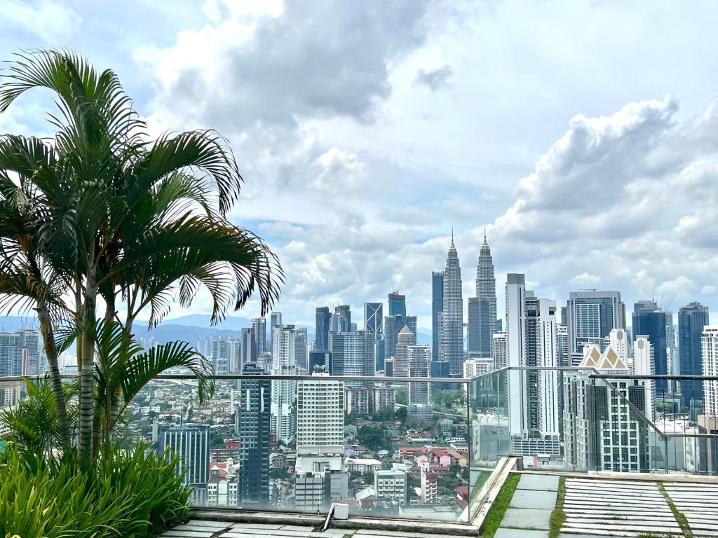 Regalia sky pool klcc by pasira home, Kuala Lumpur