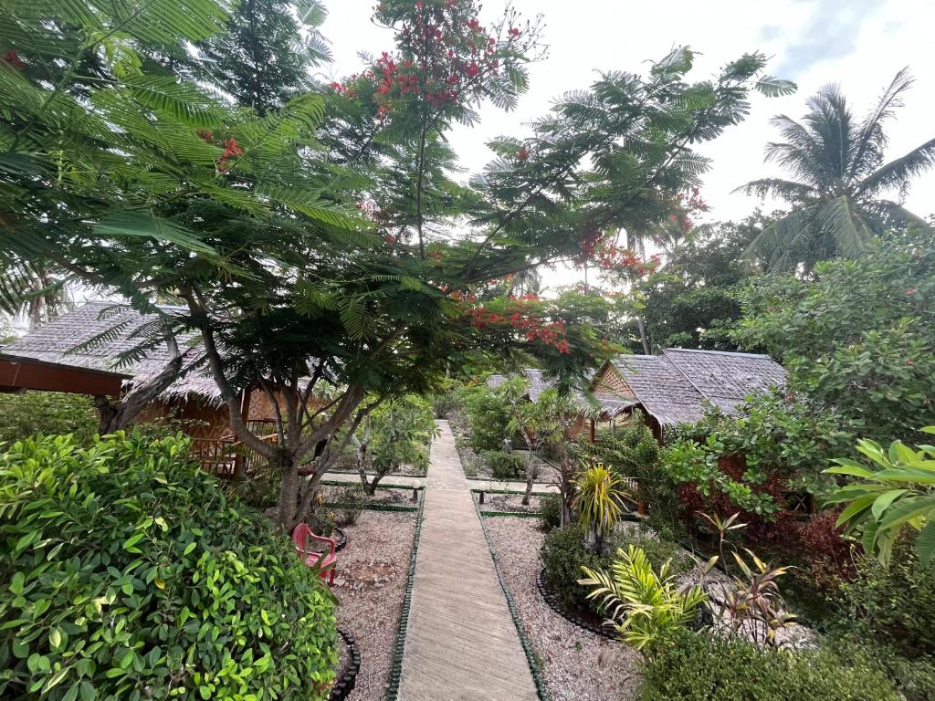 Koh Mook Bungalows photo