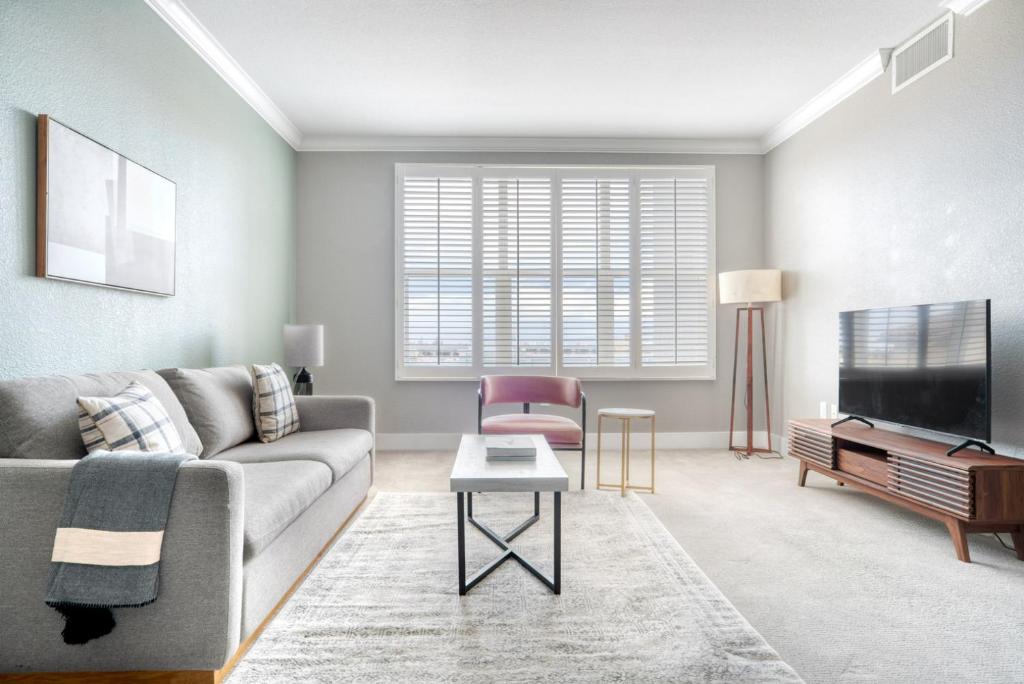 Santana Row 2br w gym pool nr highways SFO-1326, San Jose