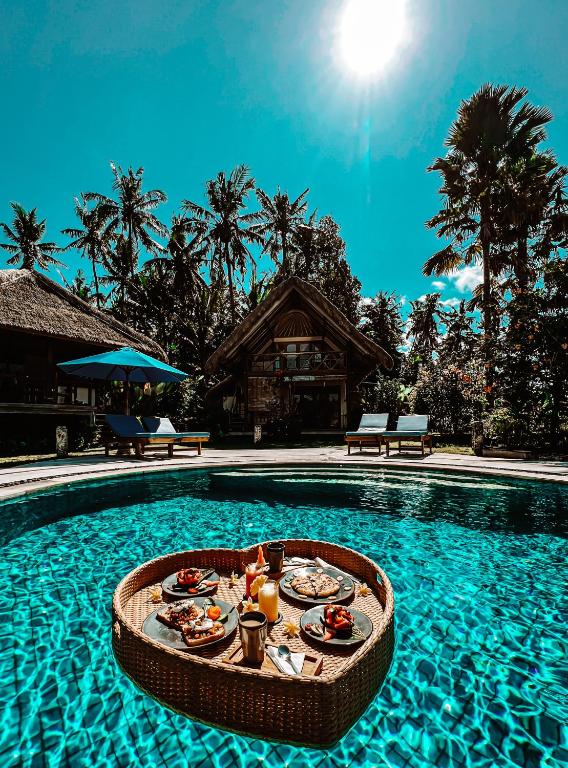 Two Smiling Buddhas, Jasri