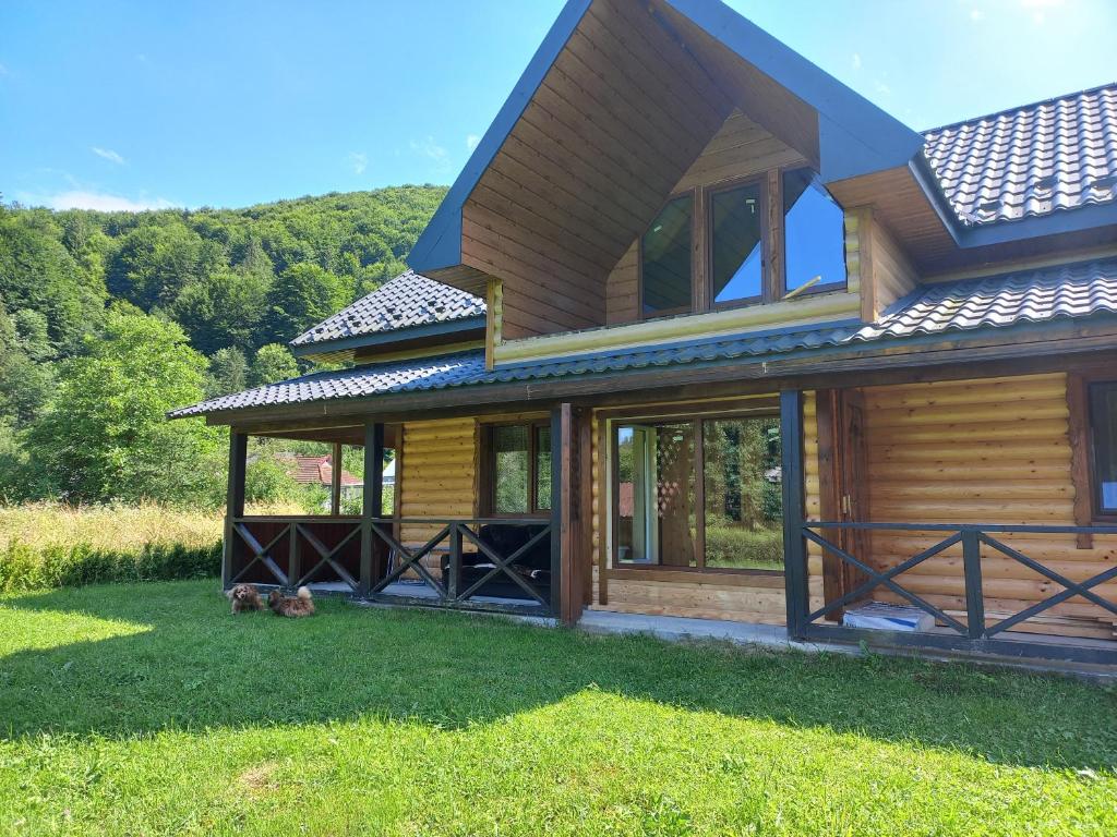 Садиба Федорчуків За рікою, Šešory