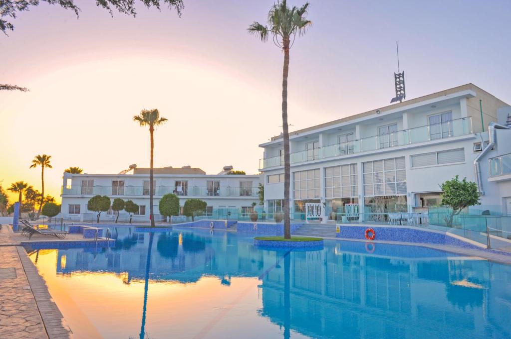 Fedrania Gardens Hotel