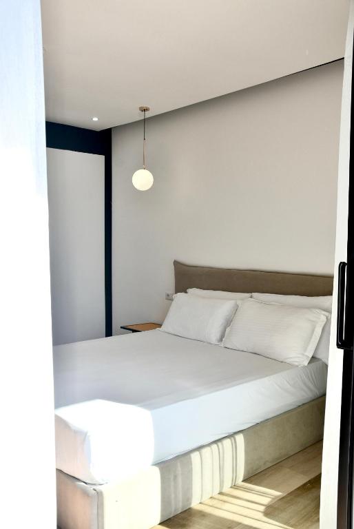 Royal G Max — Golem, Tirane