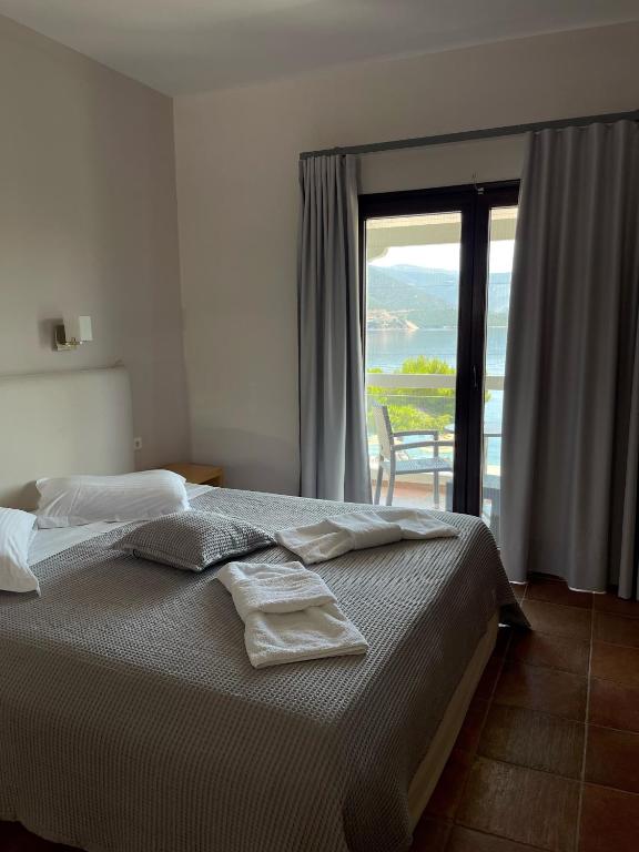 Trizonia Bay Hotel photo