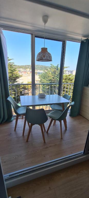Joli studio vue Mont Saint Clair, parking, ménage et linge de lit inclus, Sète
