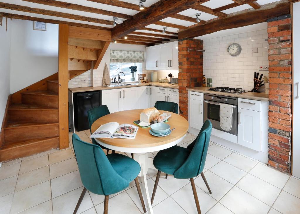 Romantic Cotswold Cottage, Mickleton photo 3