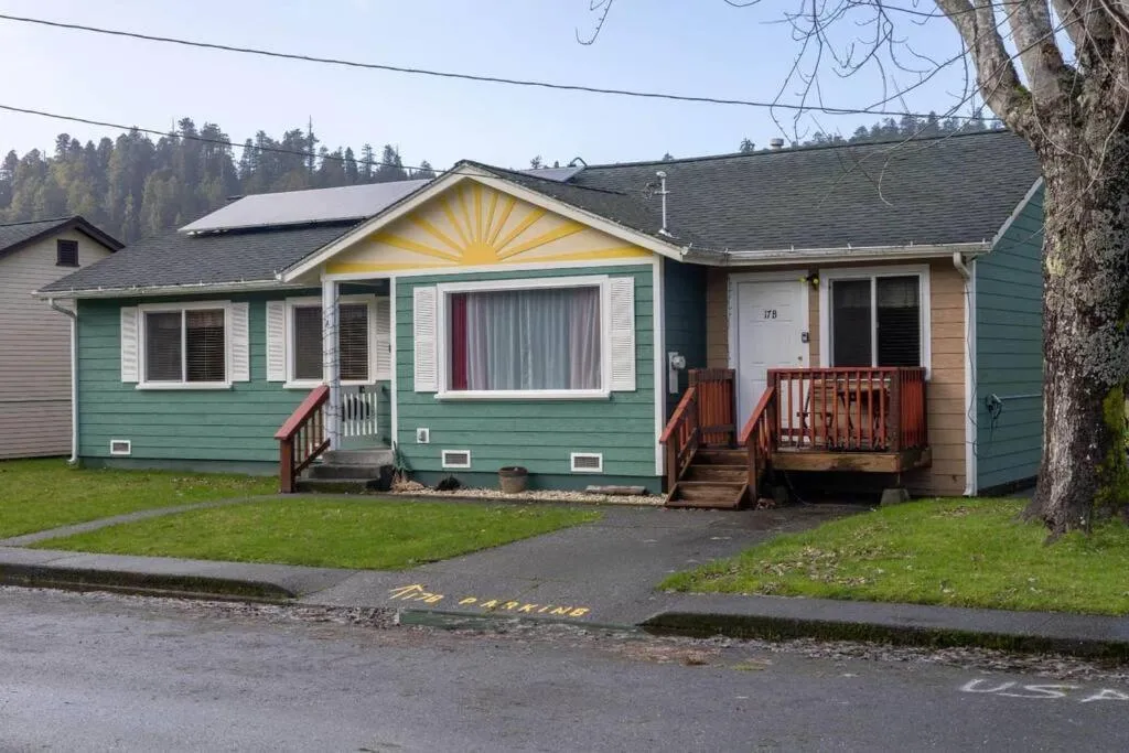 Elk Meadow Cabins 17B Gold Rush - Single Room，位于Orick的酒店