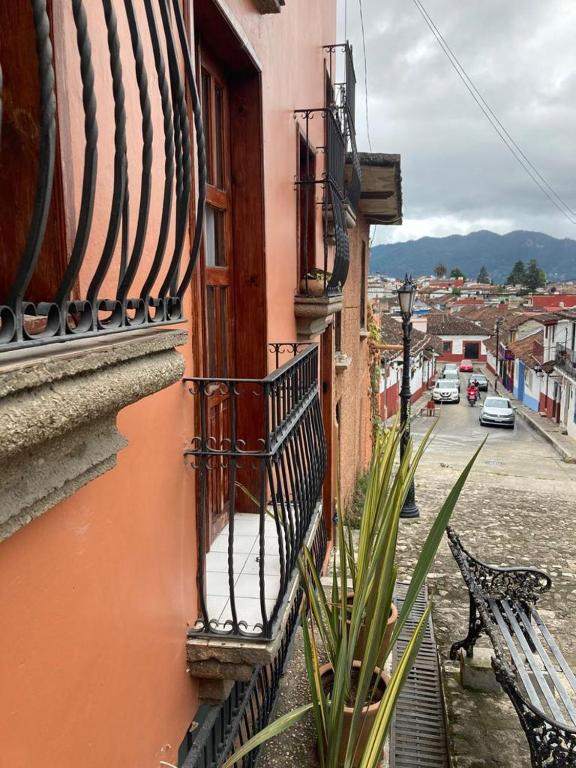 DEPARTAMENTO EN SAN CRISTOBAL Centro ESTACIONAMIENTO LUGARES PUBLICOS EN LA CALLE - 3