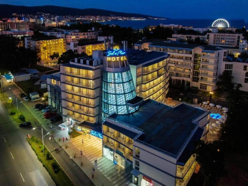 Sol e Mar, Slunečné pobřeží