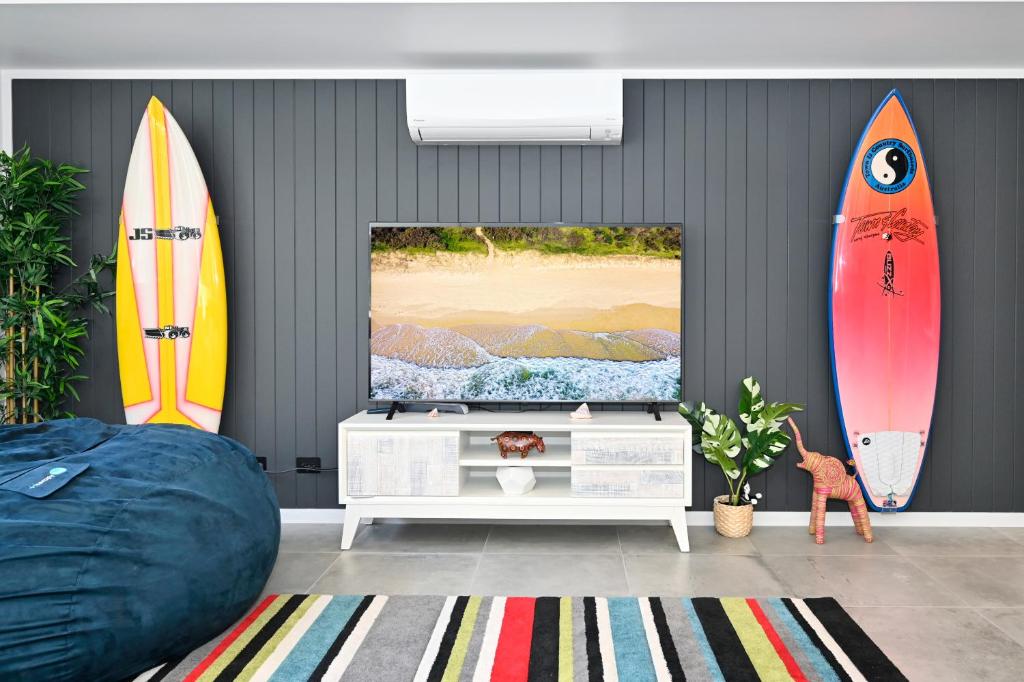 Coolum Beach - Beachside Dream - 3 B/R, 2 Bath ZF6, Coolum Beach