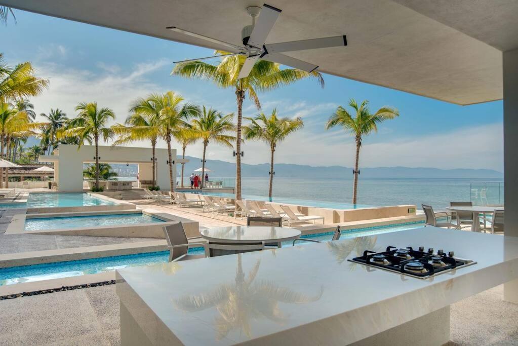 Beautiful Oceanfront Suite by Moikka Rentals - 2