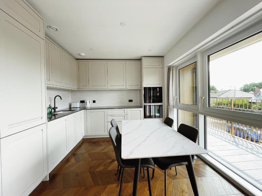 Excellent brand new apartment in the heart of Kingston