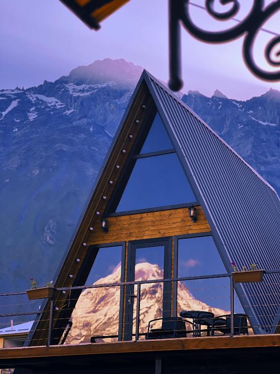 Pyramid Kazbegi, Stepancminda