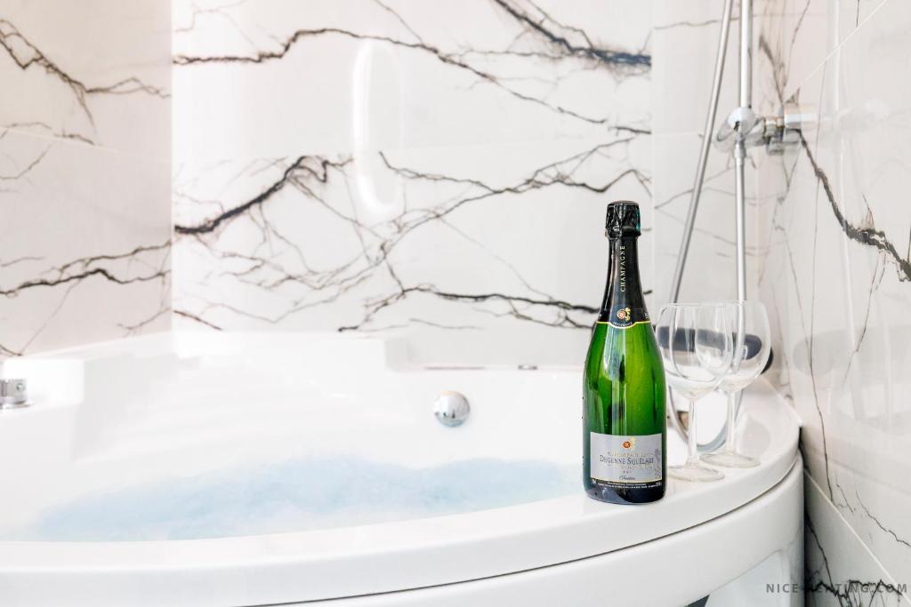 Nice Renting - FRANCE - Luxury Suite Palace Love Jacuzzi - Few meters from Sea - 3