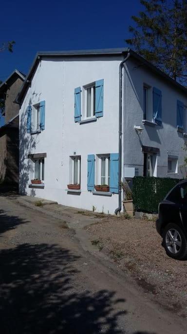 A secluded Hunters Cottage 10 km from the beach.