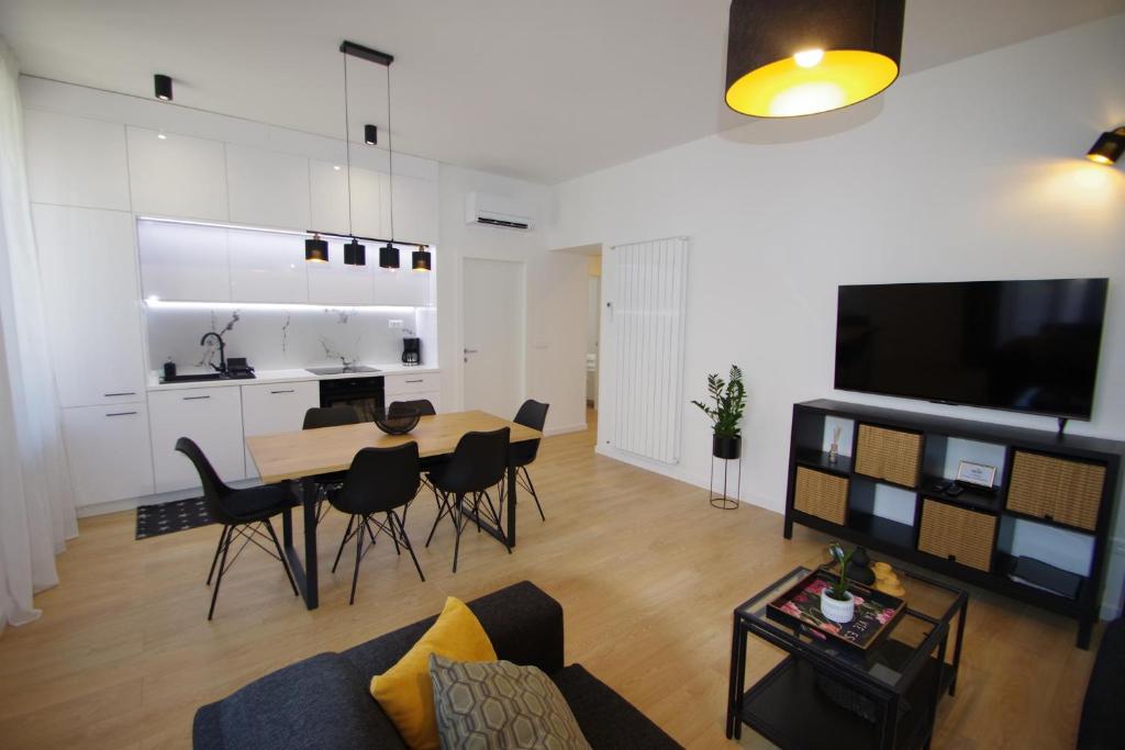 Bright & Modern 2-Bedroom Flat in Pula, Pula