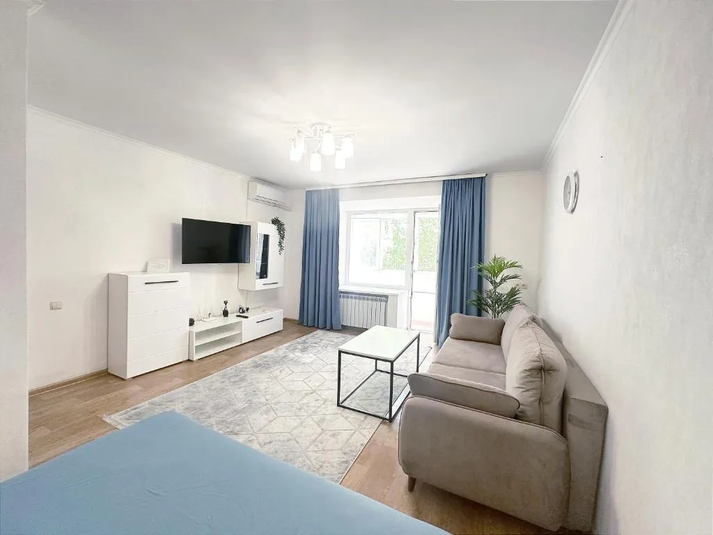 1 к простора квартира Сіті центр 2 поверх вікна на парк, Hotel in Mykolajiw