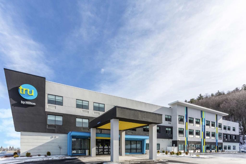 Tru by Hilton Vestal photo